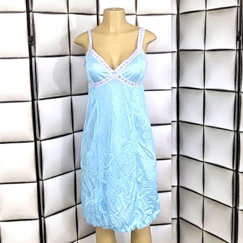 Vintage nightgown/ slip - Picture 3 of 7